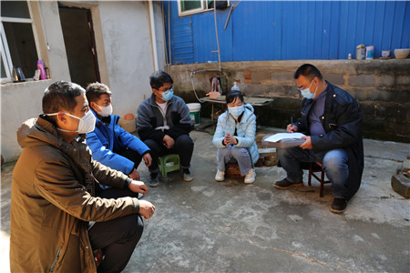 �����䣨�ң���Ⱥ�ڼ����߷õ��С�