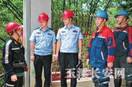 社区民警到矿山企业开展安全检查