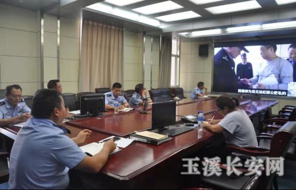 工作简讯第69期新平县政法队伍集中观看《代价》861