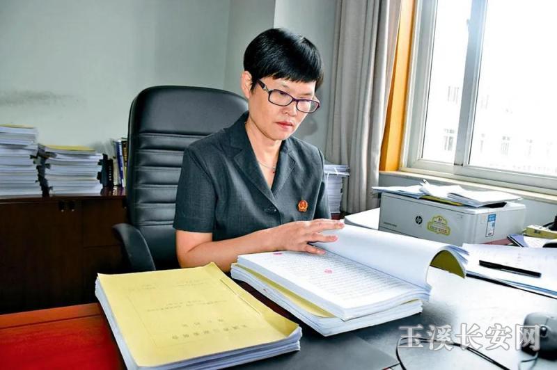 柴继红工作态度严谨,努力将每一件案件都办成铁案。