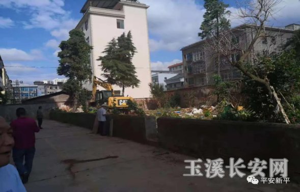 ������Ѷ��90�� ��ƽ��ί����ί��������������С� ��ʵ�ƽ������������߸�ר���ж���1258