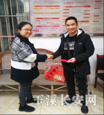 新平政法简报第5期 县委政法委春节前走访慰问见义勇为人员及家属38